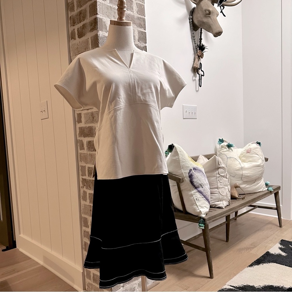 *NWOT* ANN TAYLOR Bright Ivory Slant Sleeve Top High Bodice & Side Slit — LP